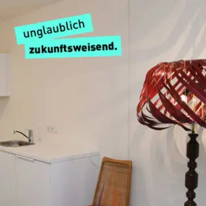 Ausschnitt einer Wohnungseinrichtung, Text "unglaublich zukunftsweisend"