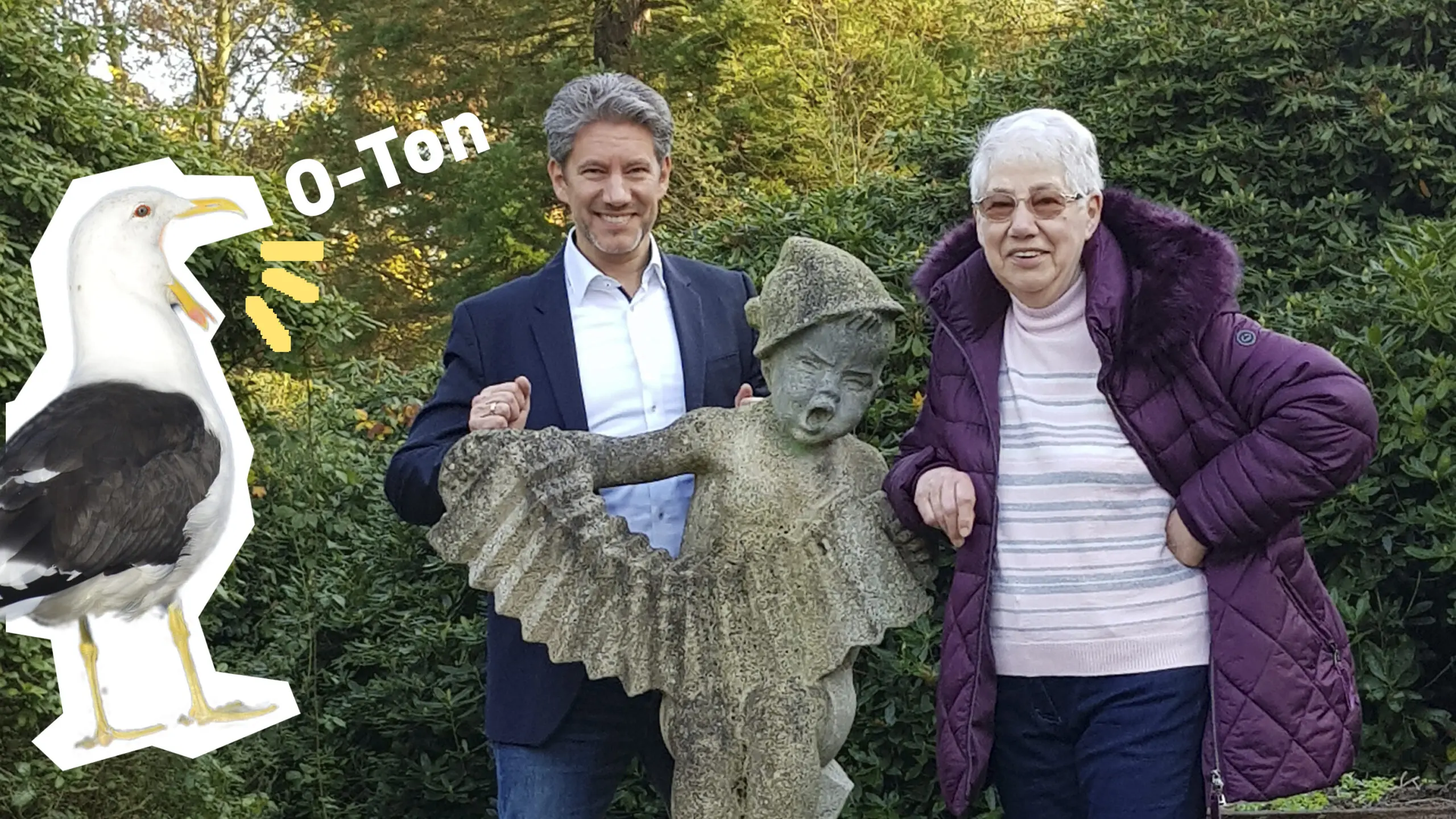 Margarete und Lars Müller stehen links und rechts einer Statue in einem Garten, Text "O-Ton"