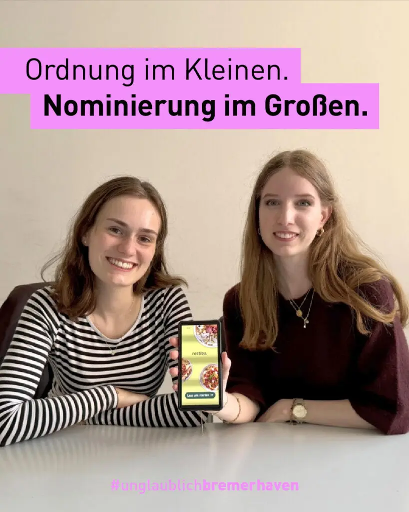 Zwei Studentinnen mit ihrer nominierten App.