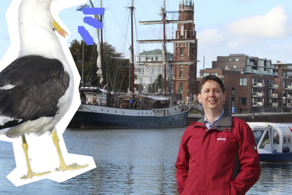 Dr. Marc Bläsing am Neuen Hafen mit dem Text "O-Ton" und der Grafik einer kreischenden Möwe