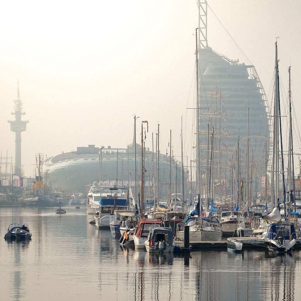 Marina mit Segelbooten im Neuen Hafen